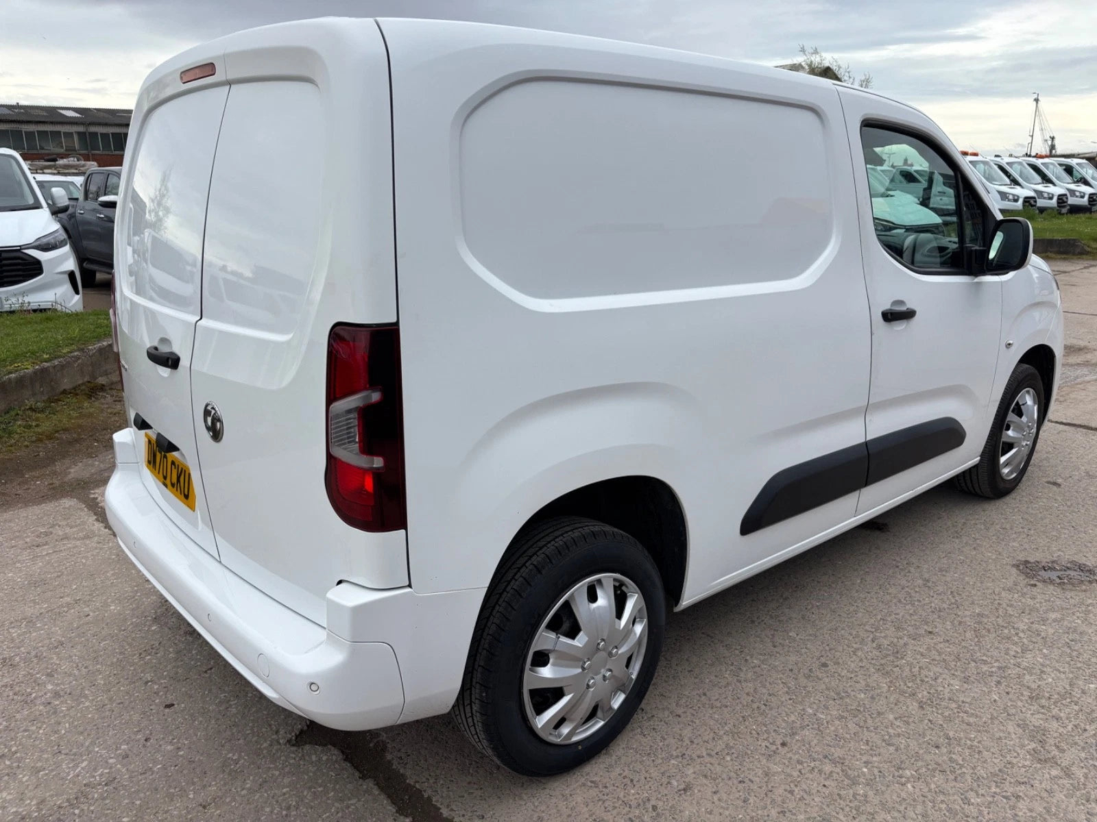 VAUXHALL COMBO CARGO SPORTIVE 2300 L1 H1