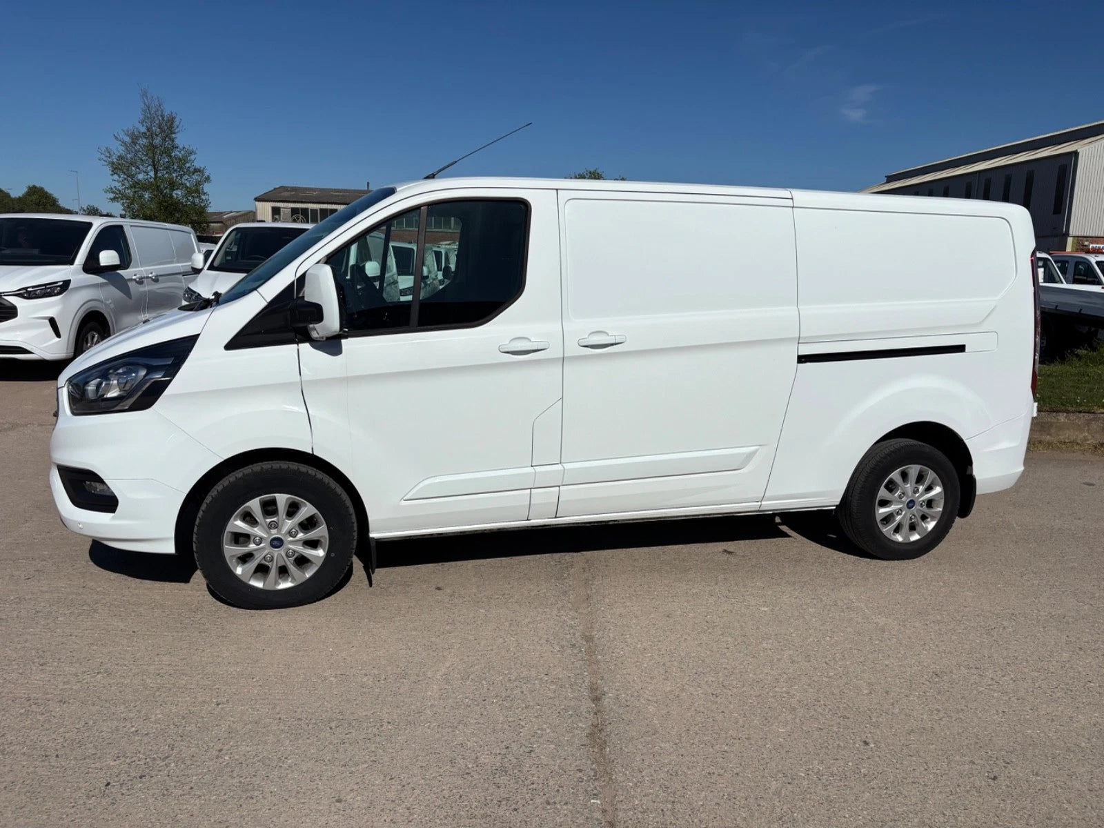 FORD TRANSIT CUSTOM 300 L2 H1 LIMITED 130PS