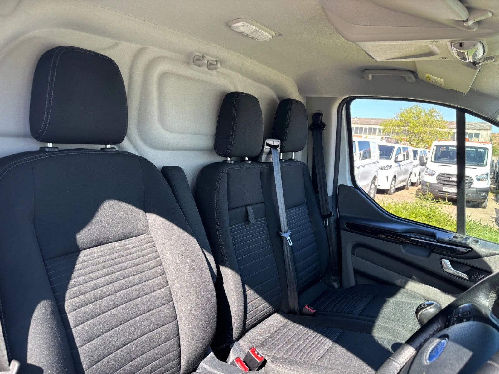 FORD TRANSIT CUSTOM 300 L2 H1 LIMITED 130PS