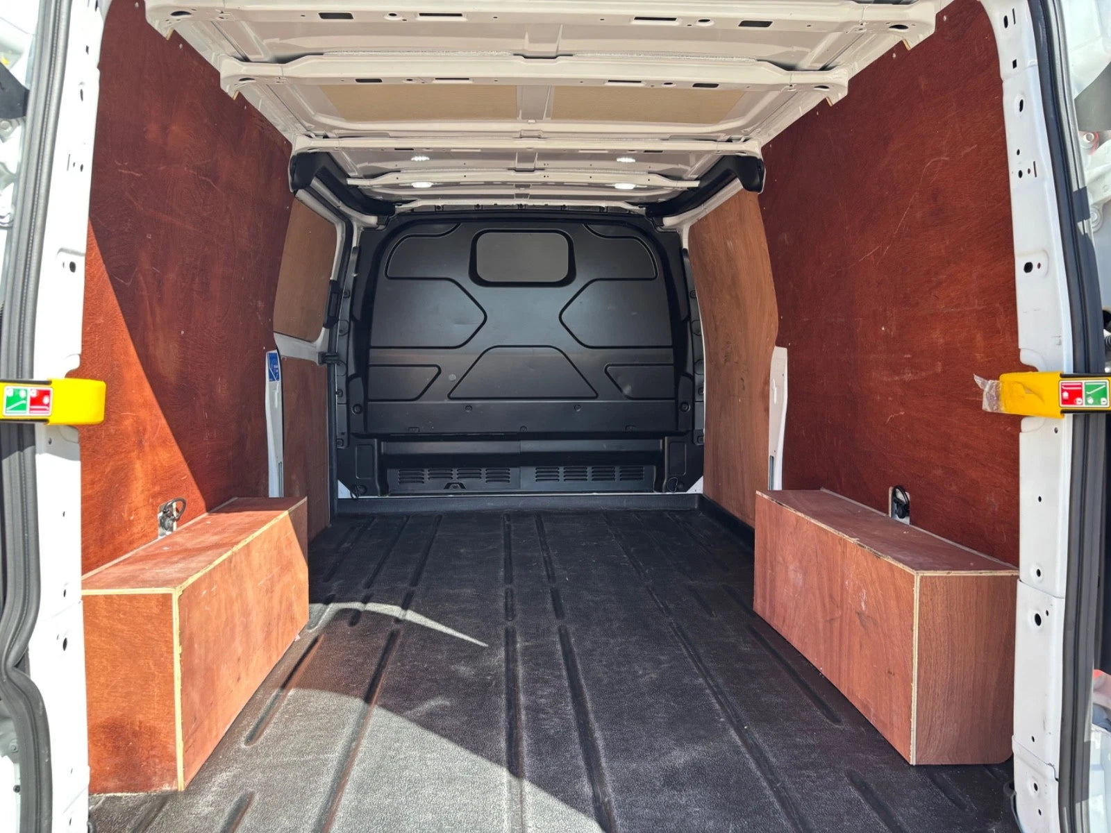 FORD TRANSIT CUSTOM 300 L2 H1 LIMITED 130PS